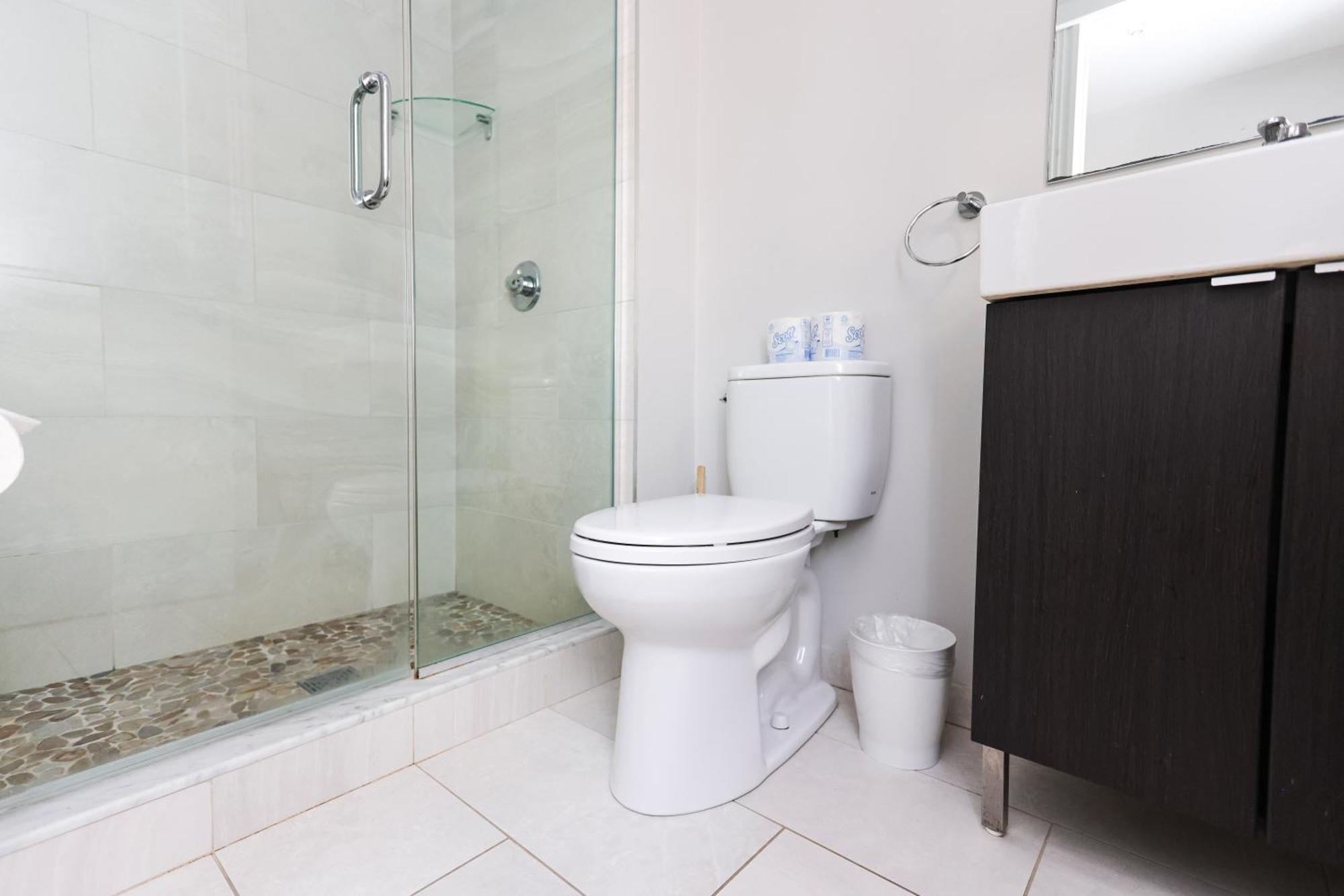 A Stylish Stay W/ A Queen Bed, Heated Floors.. #26 Brookline Zewnętrze zdjęcie