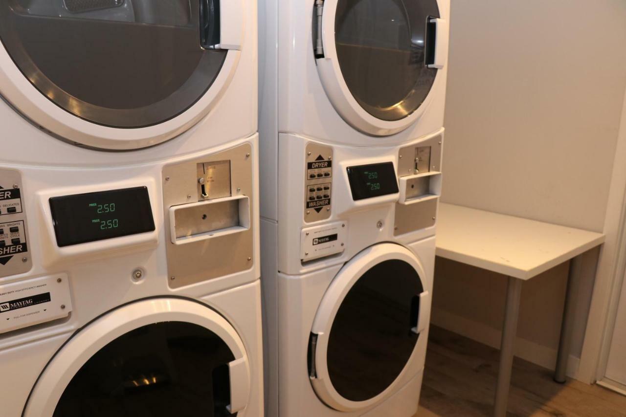 A Stylish Stay W/ A Queen Bed, Heated Floors.. #26 Brookline Zewnętrze zdjęcie