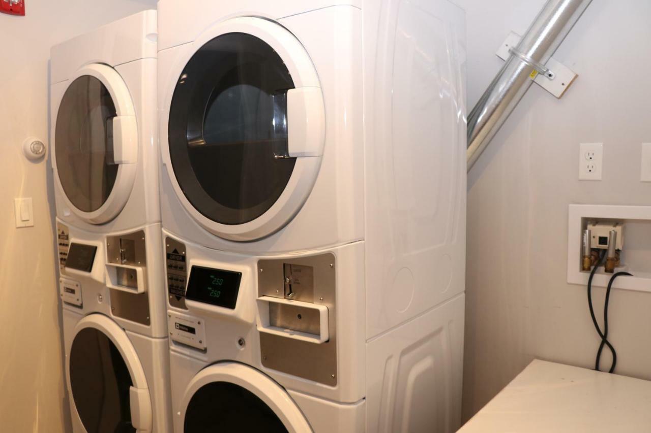 A Stylish Stay W/ A Queen Bed, Heated Floors.. #26 Brookline Zewnętrze zdjęcie